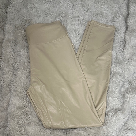 Pants - Faux Leather Leggings in Cream